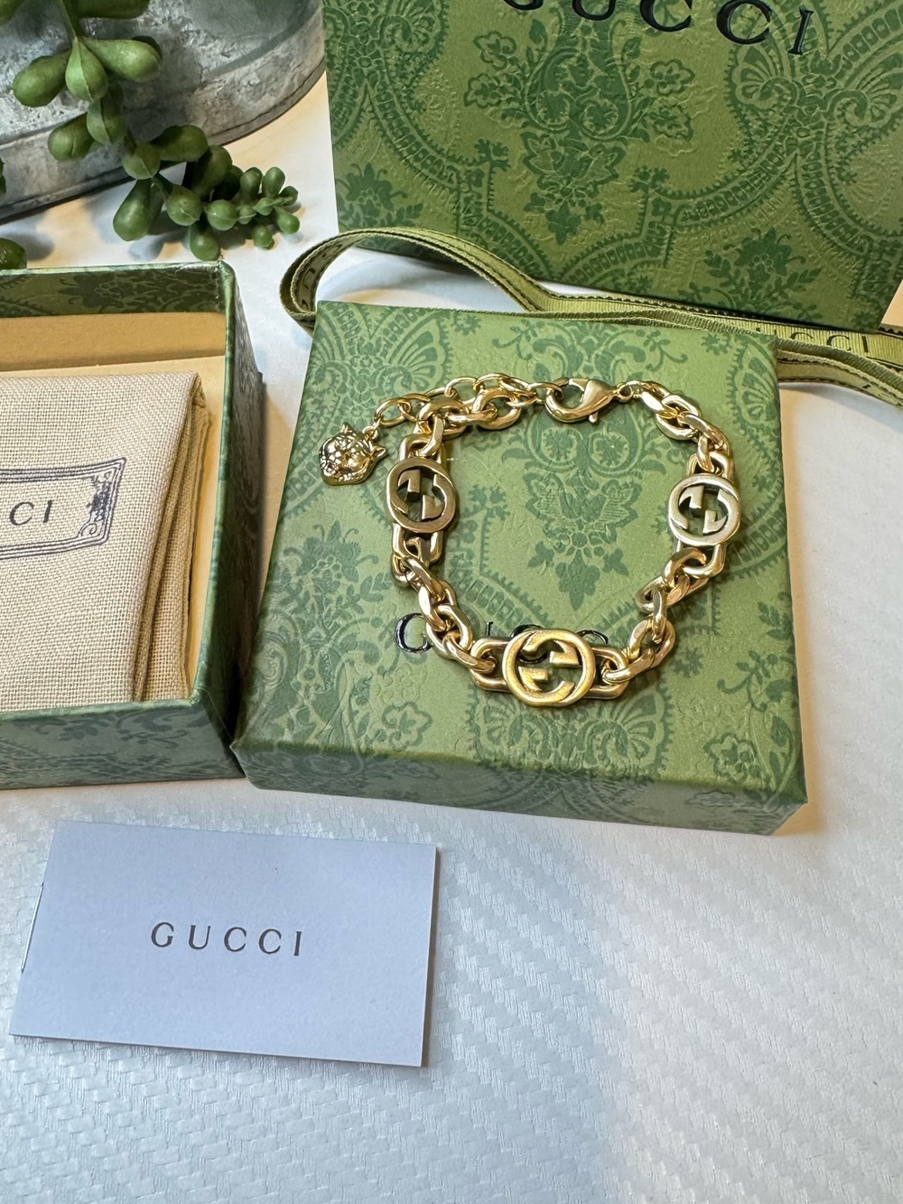 Gucci Gold Interlocking G Chain Bracelet - Picture 2 of 6